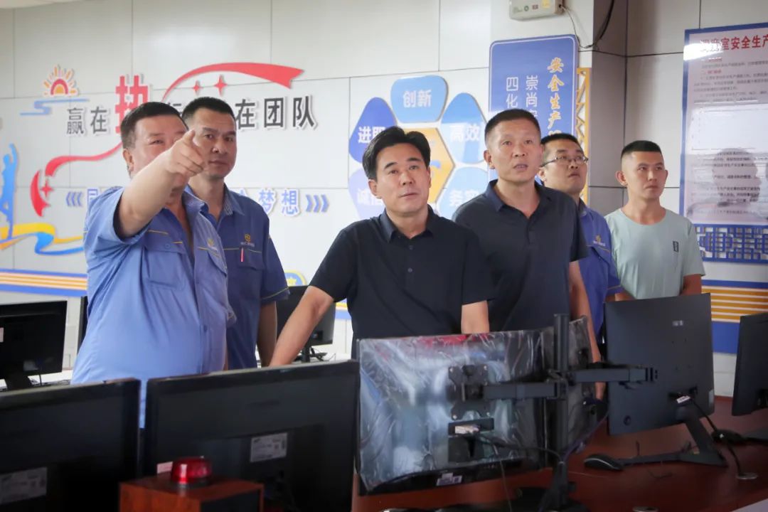  胡县长到反坡煤业检查指导安全生产工作